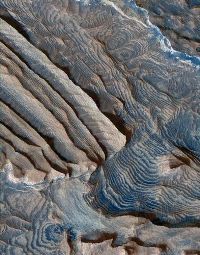 HiRISE圖片顯示火星上的沉積巖分層.jpg
