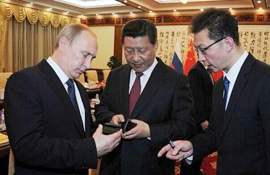 國禮只收新手機：普京送習近平的Yota Phone2到底有什么賣點？