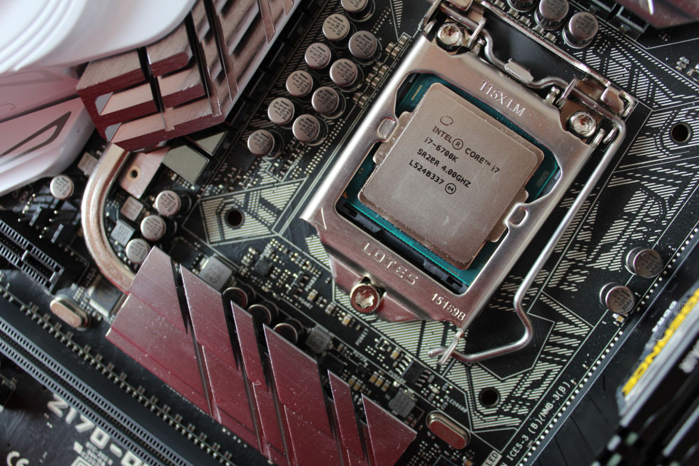core-i7-skylake-6700k-in-motherboard-980x653