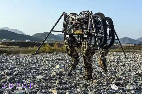 威武！中國多款地面戰斗機器人亮相