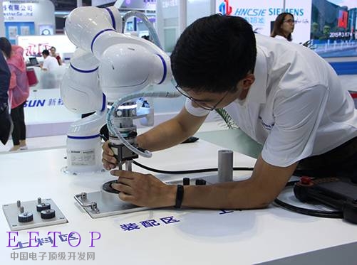 “人機(jī)協(xié)作” 顛覆傳統(tǒng)工業(yè)機(jī)器人