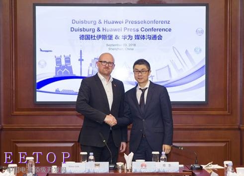 德國杜伊斯堡市長Soren Link（左）與華為企業BG 行業MKT與解決方案總裁喻東