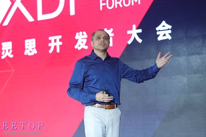 賽靈思軟件及IP產品執行副總裁Salil Raje先生為大家帶來AI加速的主題演講，激情描繪賽靈思靈活應變的新型器件將如何加速當今AI時代各種創新的整體應用，擁抱所有的開發者。.JPG