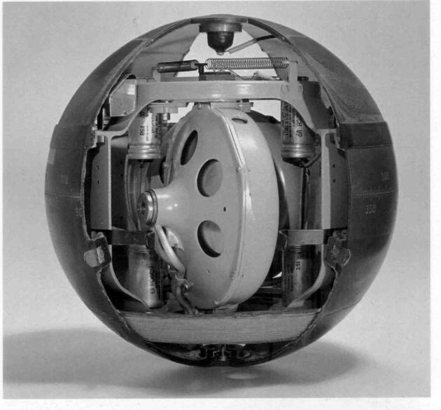 1926年愛因斯坦合作發明的陀螺儀，后來在軍事飛機上使用。